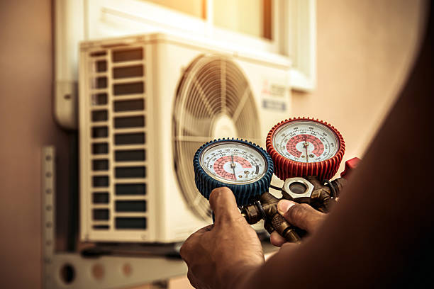 Professional Ductwork Repair technician working in Perry, MI